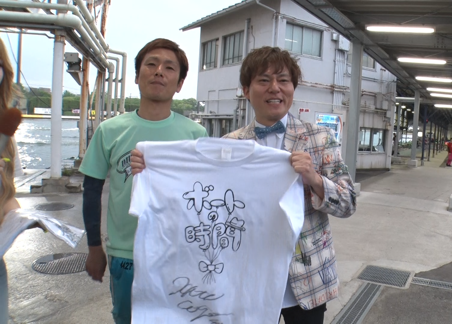 秦英悟サイン入りTシャツ